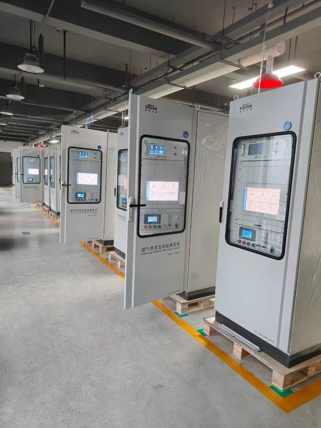 1736308123112704.jpg 煙氣在線(xiàn)監(jiān)測(cè)展示